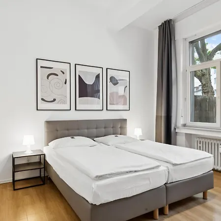 Messe 3 Bedrooms Parking Apartman