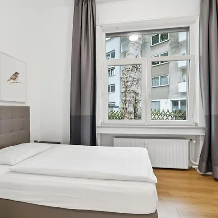 Messe 3 Bedrooms Parking *