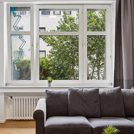 Messe 3 Bedrooms Parking Apartman *